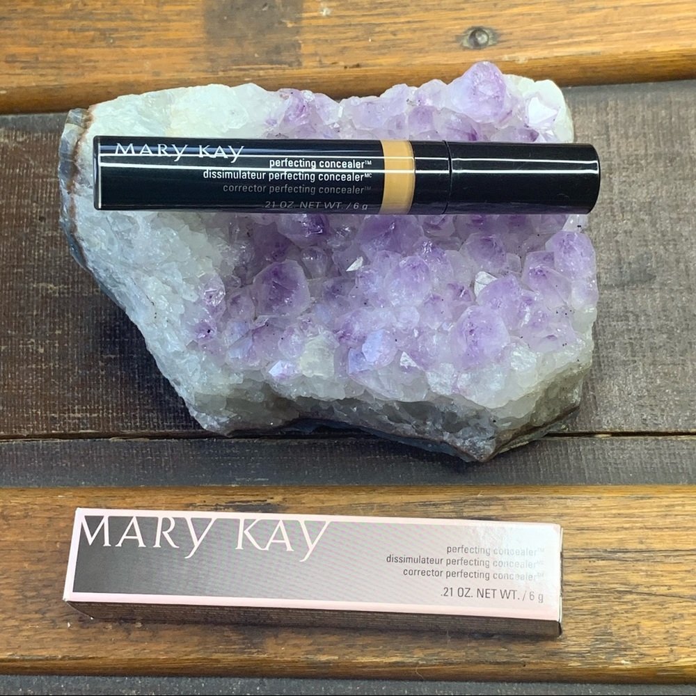 Mary Kay Perfecting Concealer - Light Bronze cover up coverup blemish